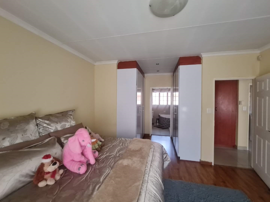 3 Bedroom Property for Sale in New Market Gauteng