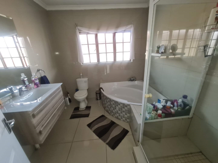 3 Bedroom Property for Sale in New Market Gauteng