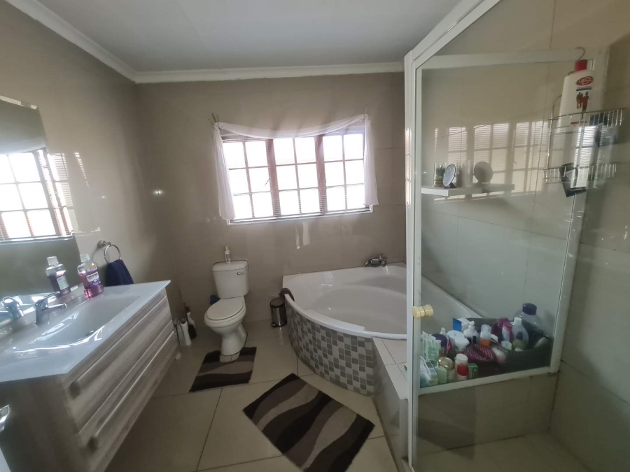 3 Bedroom Property for Sale in New Market Gauteng