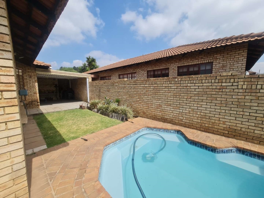 3 Bedroom Property for Sale in New Market Gauteng