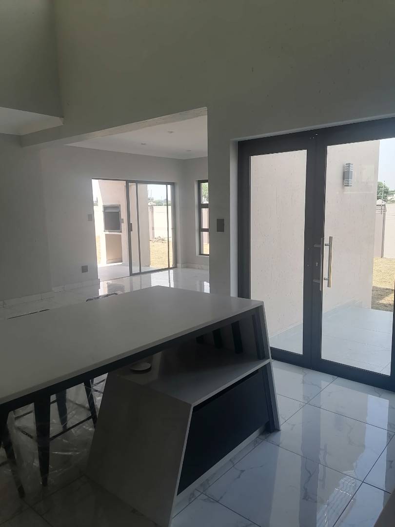 4 Bedroom Property for Sale in Helderwyk Gauteng