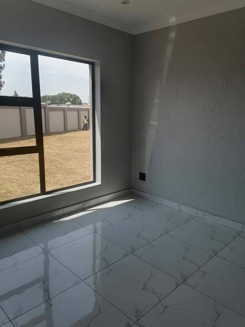 4 Bedroom Property for Sale in Helderwyk Gauteng