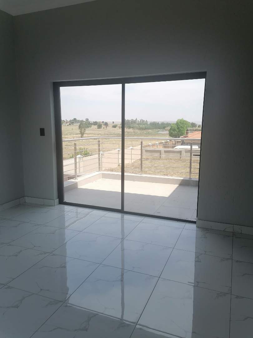 4 Bedroom Property for Sale in Helderwyk Gauteng