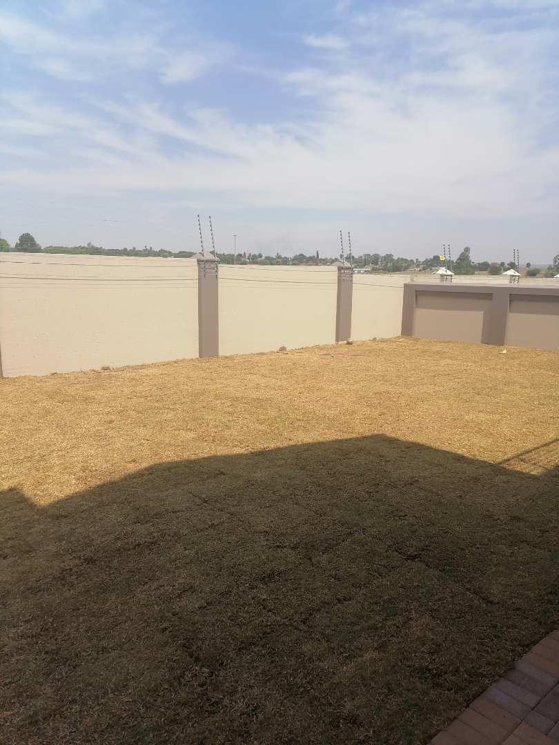 4 Bedroom Property for Sale in Helderwyk Gauteng