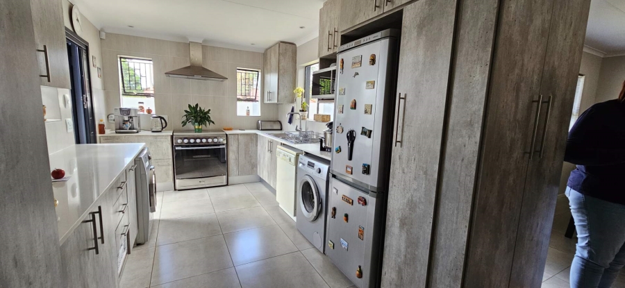 3 Bedroom Property for Sale in Brackenhurst Gauteng
