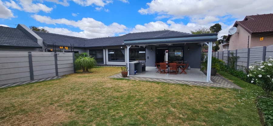 3 Bedroom Property for Sale in Brackenhurst Gauteng