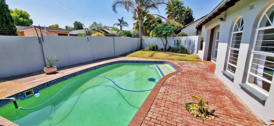 5 Bedroom Property for Sale in Verwoerdpark Gauteng