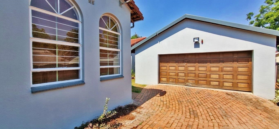 5 Bedroom Property for Sale in Verwoerdpark Gauteng