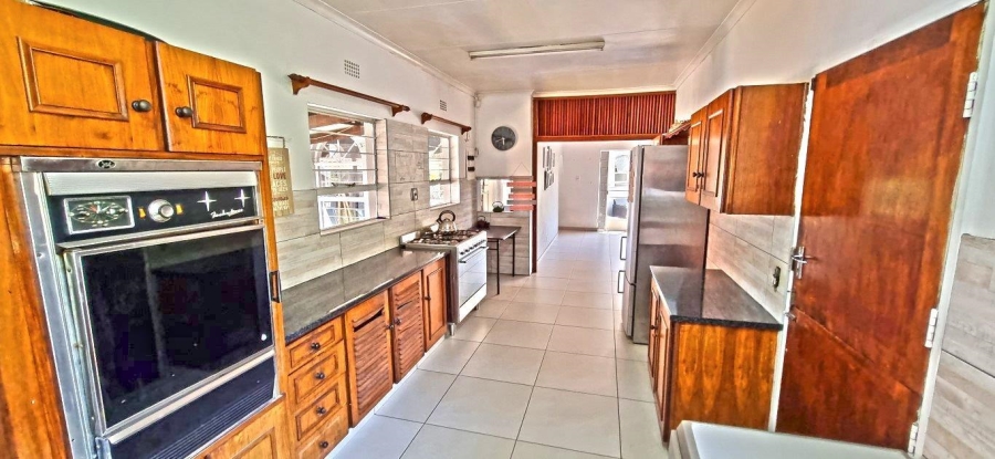 5 Bedroom Property for Sale in Verwoerdpark Gauteng