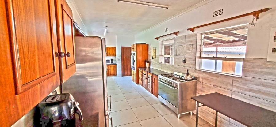 5 Bedroom Property for Sale in Verwoerdpark Gauteng