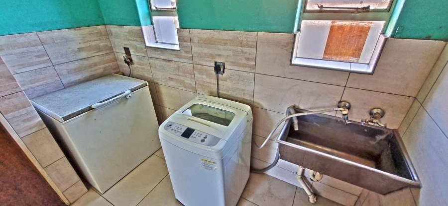 5 Bedroom Property for Sale in Verwoerdpark Gauteng