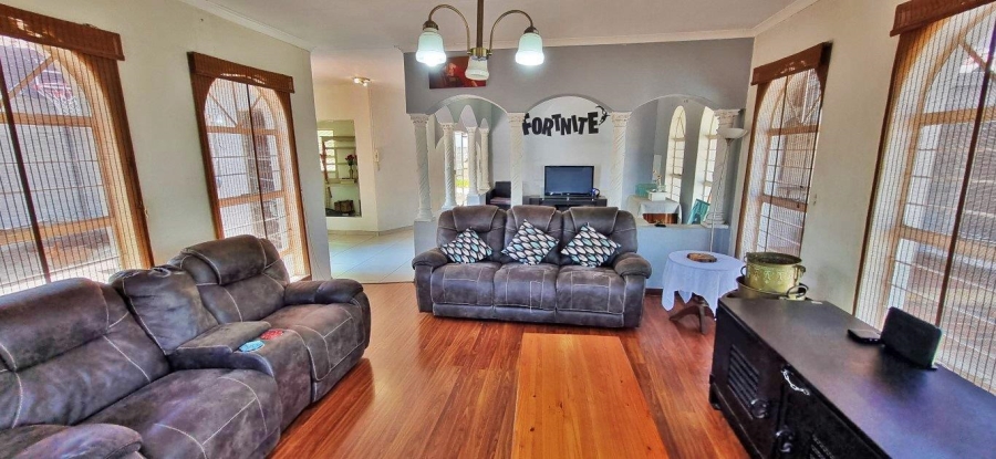 5 Bedroom Property for Sale in Verwoerdpark Gauteng