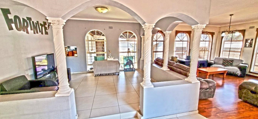 5 Bedroom Property for Sale in Verwoerdpark Gauteng