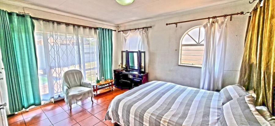 5 Bedroom Property for Sale in Verwoerdpark Gauteng