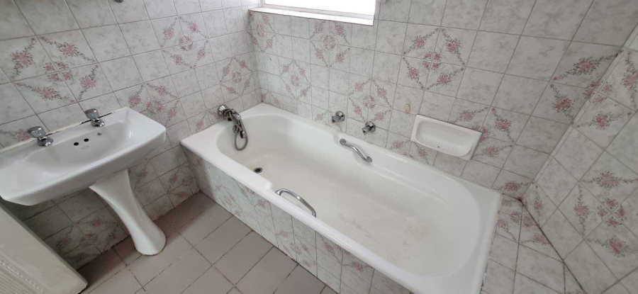 5 Bedroom Property for Sale in Verwoerdpark Gauteng