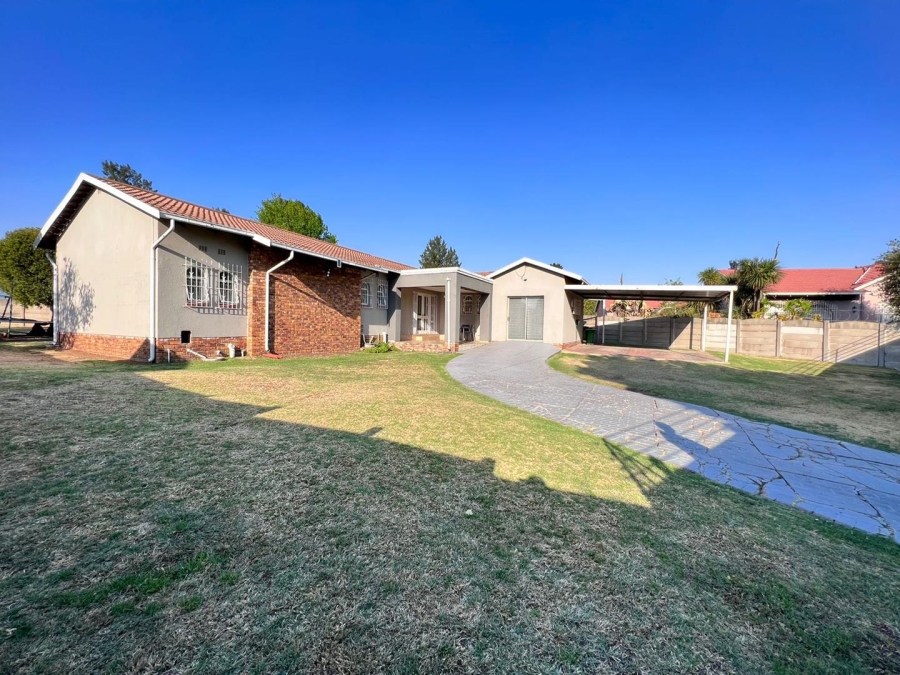 3 Bedroom Property for Sale in Brackendowns Gauteng