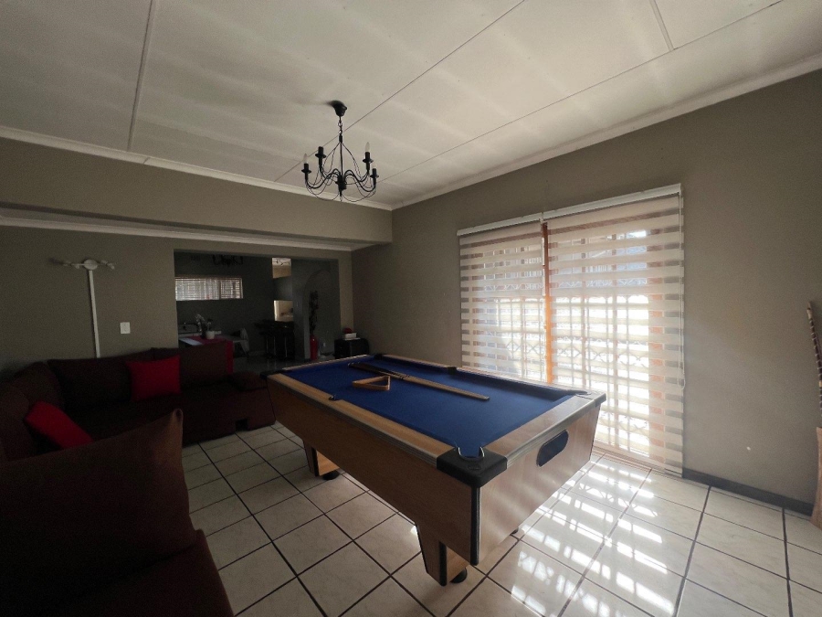 3 Bedroom Property for Sale in Brackendowns Gauteng