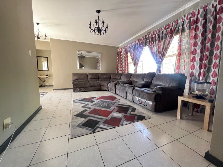 3 Bedroom Property for Sale in Brackendowns Gauteng
