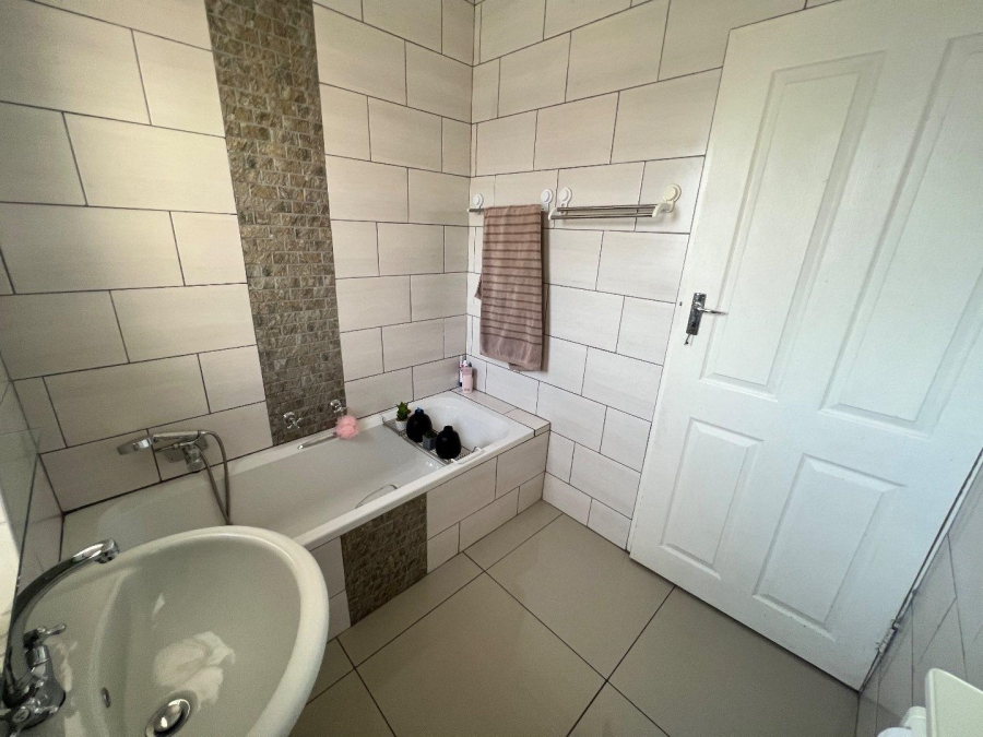 3 Bedroom Property for Sale in Brackendowns Gauteng