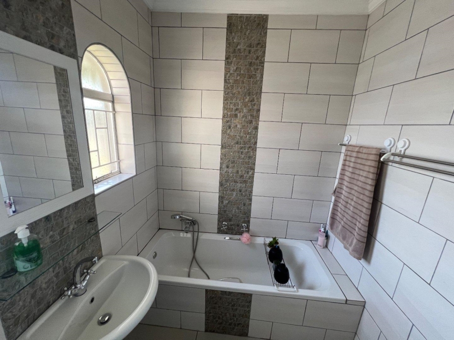 3 Bedroom Property for Sale in Brackendowns Gauteng