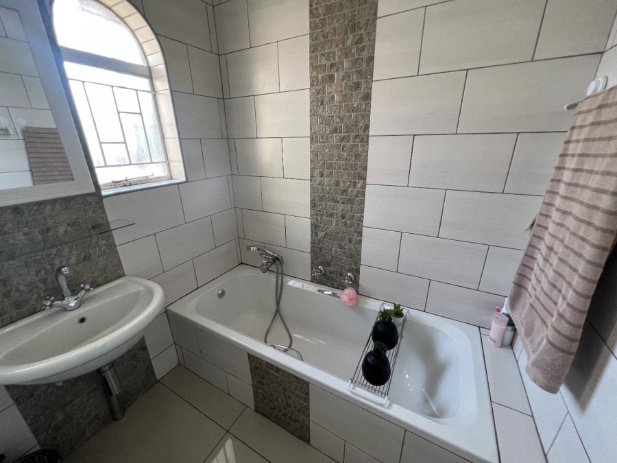 3 Bedroom Property for Sale in Brackendowns Gauteng