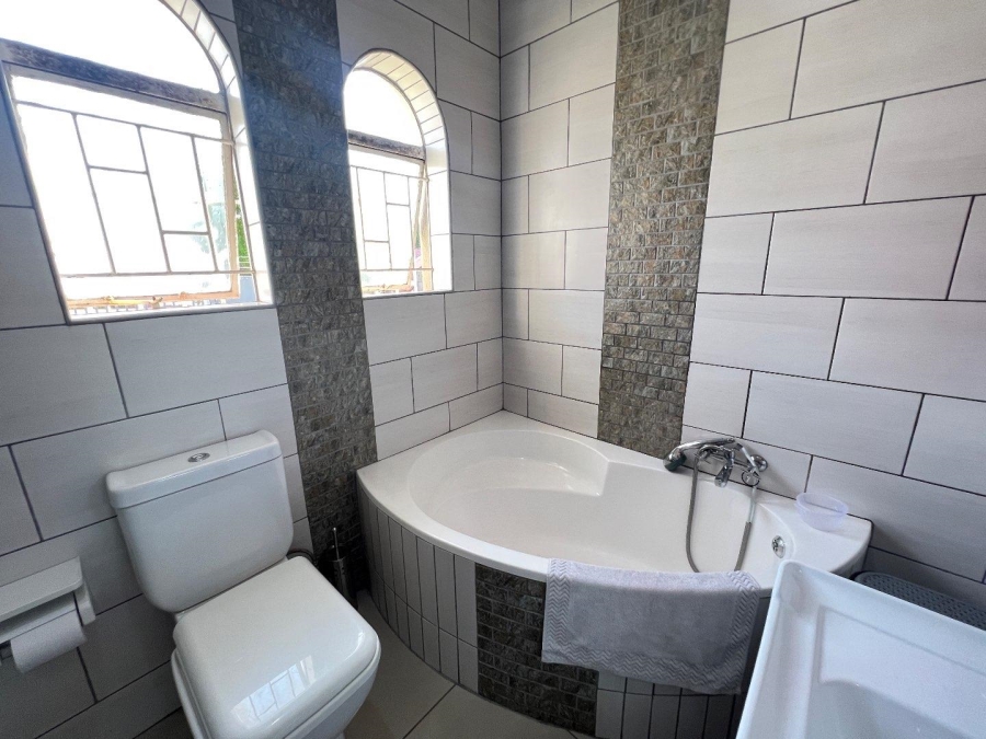 3 Bedroom Property for Sale in Brackendowns Gauteng