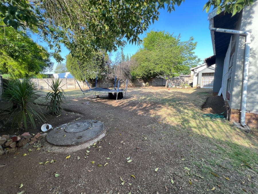 3 Bedroom Property for Sale in Brackendowns Gauteng