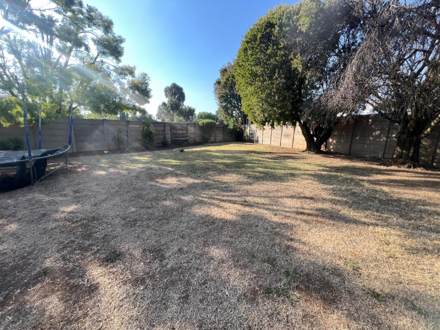 3 Bedroom Property for Sale in Brackendowns Gauteng
