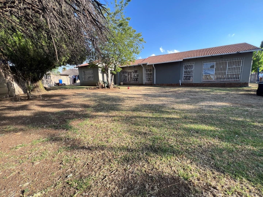 3 Bedroom Property for Sale in Brackendowns Gauteng