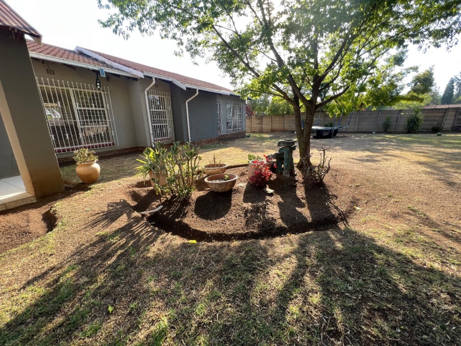 3 Bedroom Property for Sale in Brackendowns Gauteng