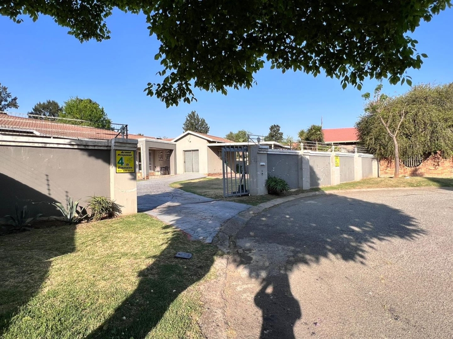 3 Bedroom Property for Sale in Brackendowns Gauteng