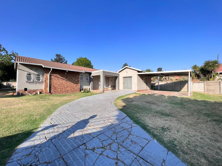 3 Bedroom Property for Sale in Brackendowns Gauteng