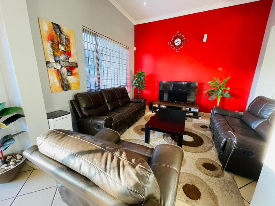 3 Bedroom Property for Sale in Mulbarton Gauteng