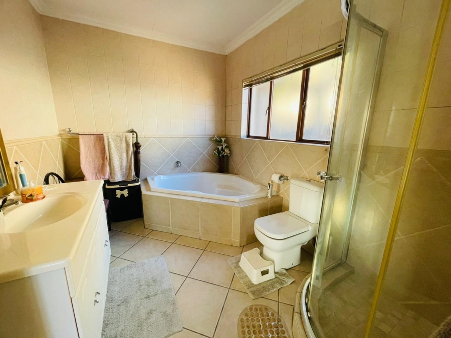 3 Bedroom Property for Sale in Mulbarton Gauteng