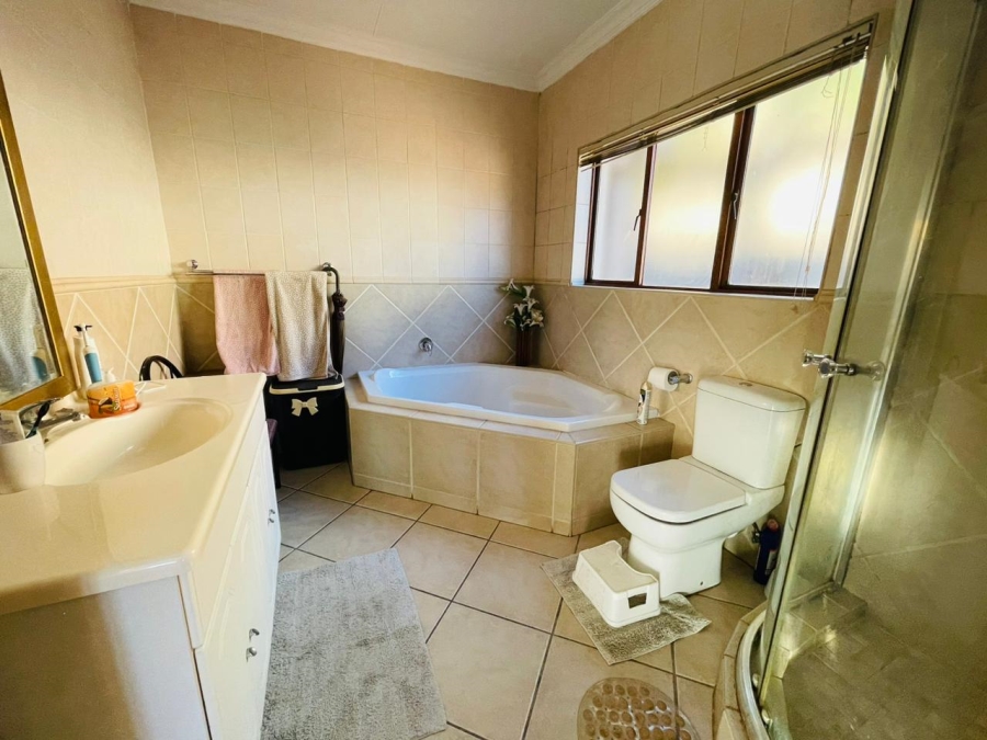 3 Bedroom Property for Sale in Mulbarton Gauteng