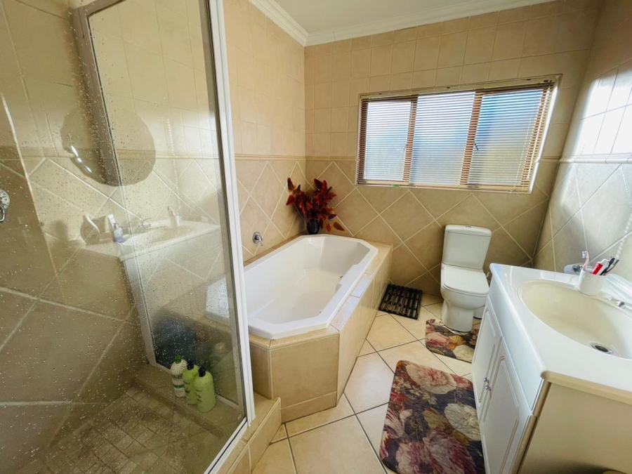3 Bedroom Property for Sale in Mulbarton Gauteng