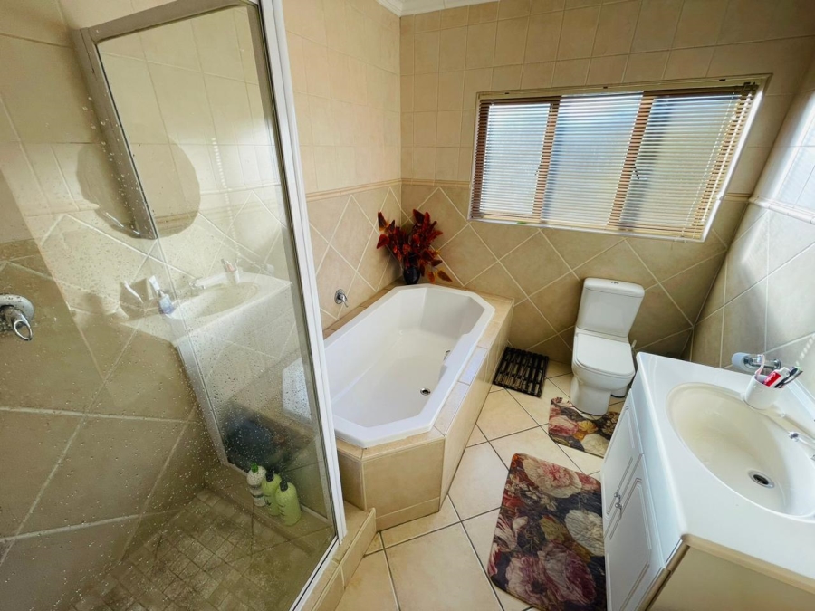 3 Bedroom Property for Sale in Mulbarton Gauteng