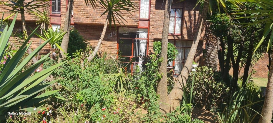 2 Bedroom Property for Sale in Linmeyer Gauteng