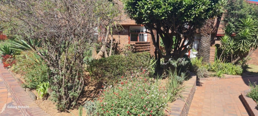 2 Bedroom Property for Sale in Linmeyer Gauteng