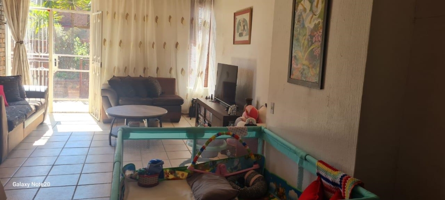 2 Bedroom Property for Sale in Linmeyer Gauteng
