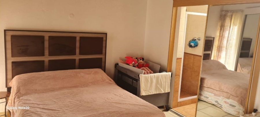 2 Bedroom Property for Sale in Linmeyer Gauteng