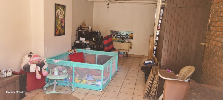 2 Bedroom Property for Sale in Linmeyer Gauteng
