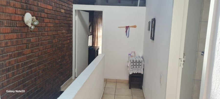 2 Bedroom Property for Sale in Linmeyer Gauteng