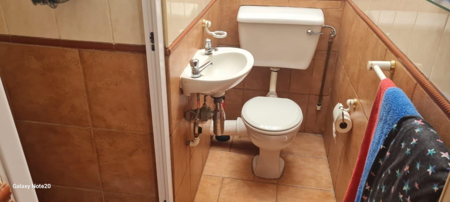 2 Bedroom Property for Sale in Linmeyer Gauteng