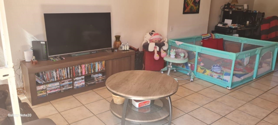2 Bedroom Property for Sale in Linmeyer Gauteng