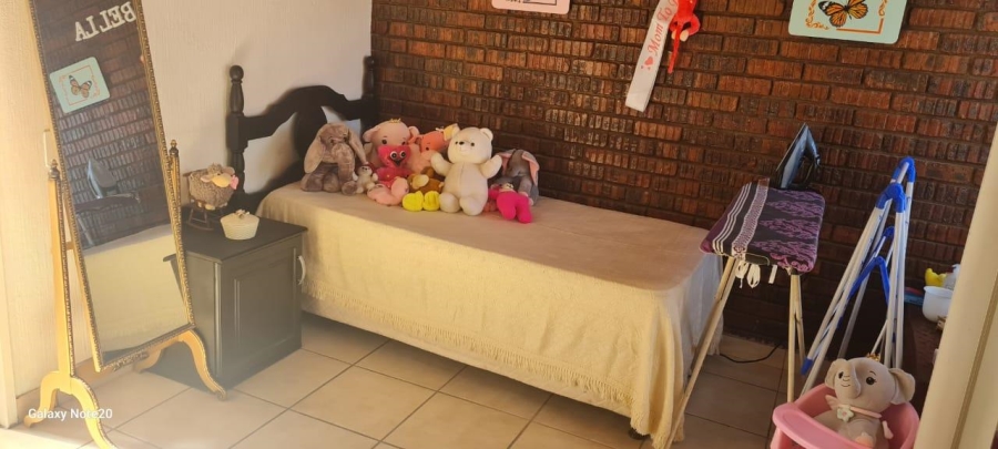 2 Bedroom Property for Sale in Linmeyer Gauteng