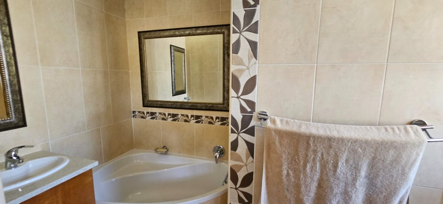 4 Bedroom Property for Sale in Alberante Gauteng