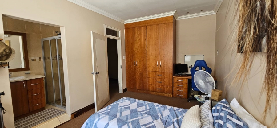 4 Bedroom Property for Sale in Alberante Gauteng