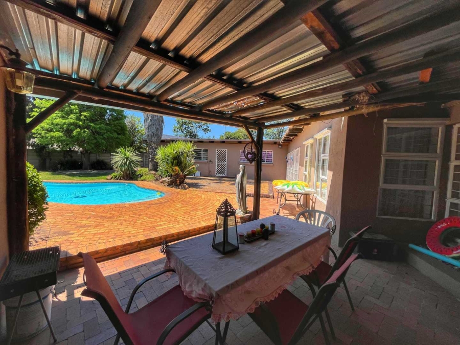 4 Bedroom Property for Sale in Brackendowns Gauteng