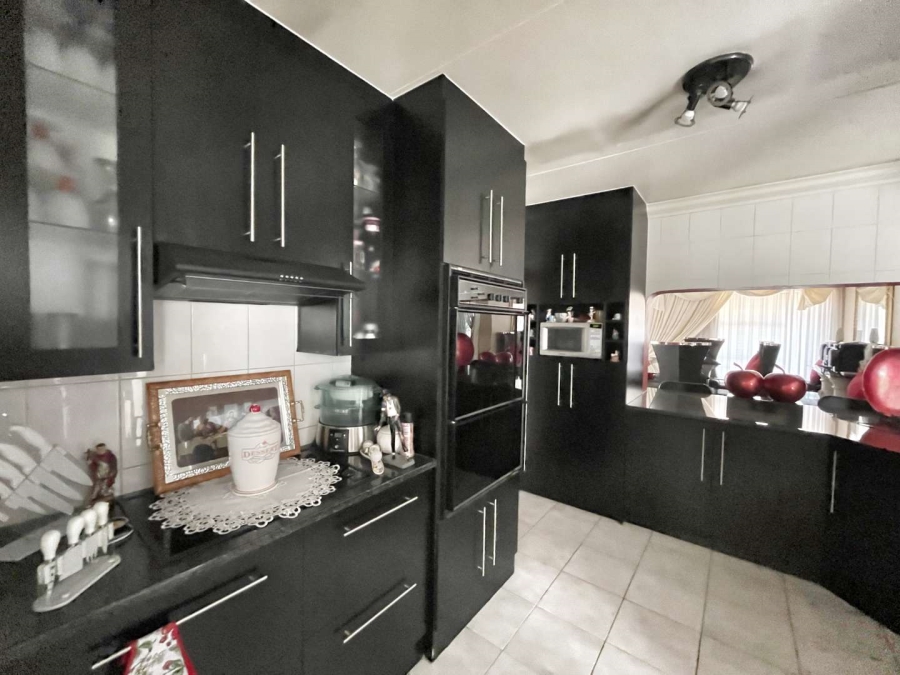 4 Bedroom Property for Sale in Brackendowns Gauteng